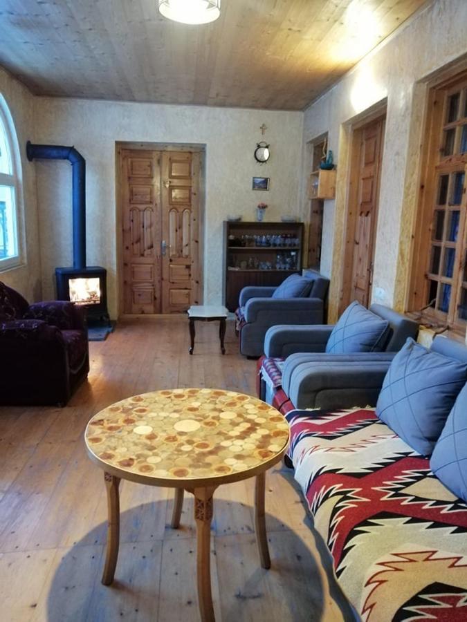 Irma Beso & Aleko Khergianis Guesthouse Mestia Buitenkant foto