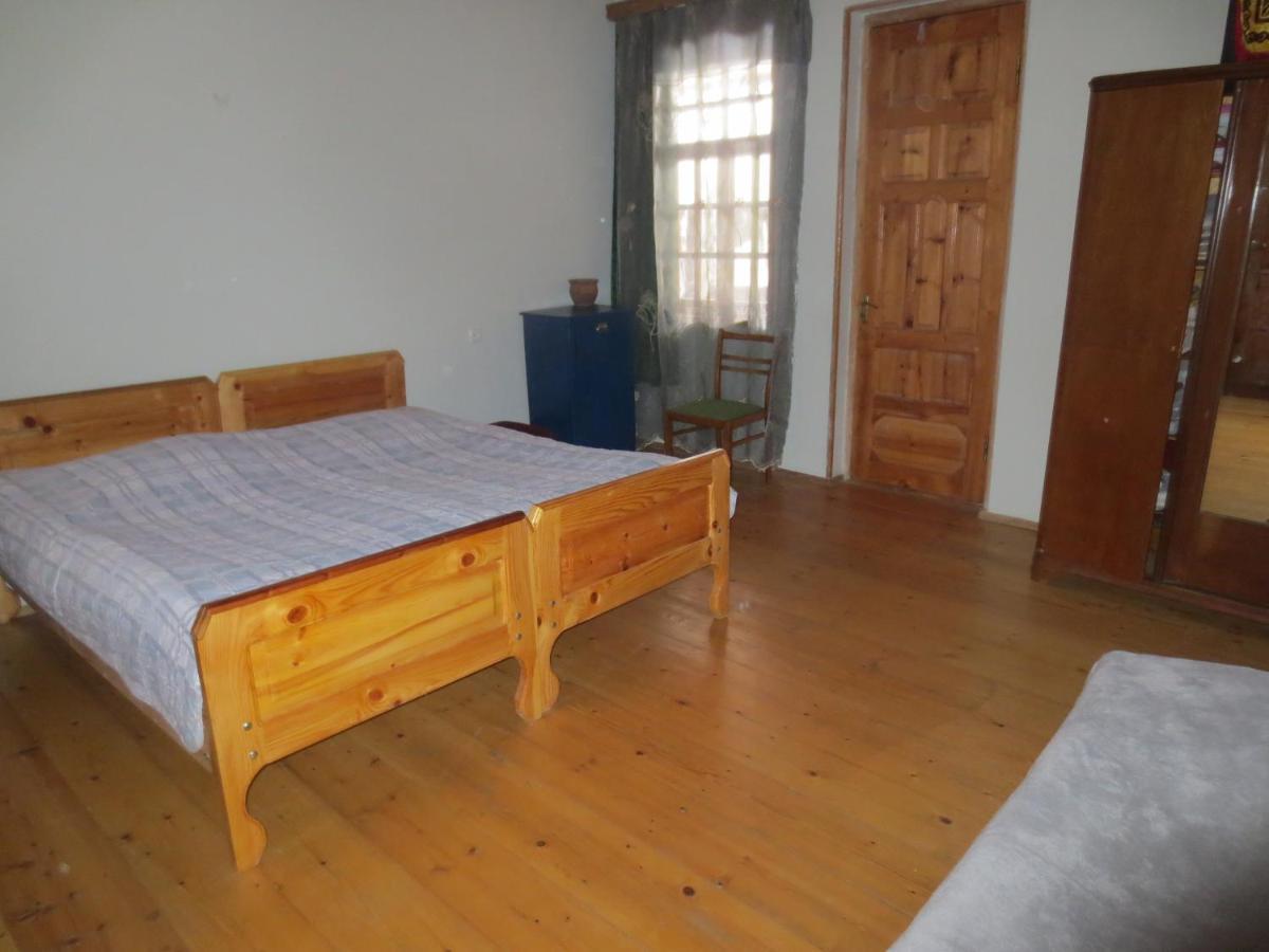 Irma Beso & Aleko Khergianis Guesthouse Mestia Buitenkant foto