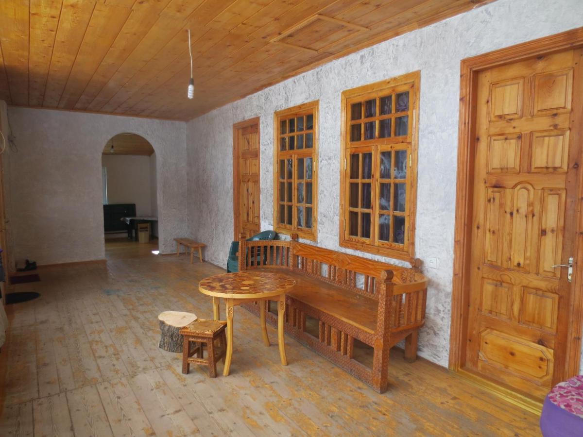 Irma Beso & Aleko Khergianis Guesthouse Mestia Buitenkant foto