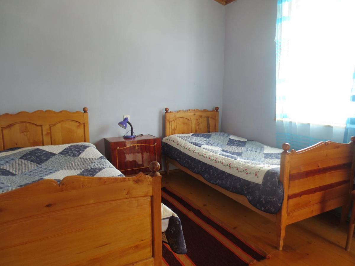 Irma Beso & Aleko Khergianis Guesthouse Mestia Buitenkant foto