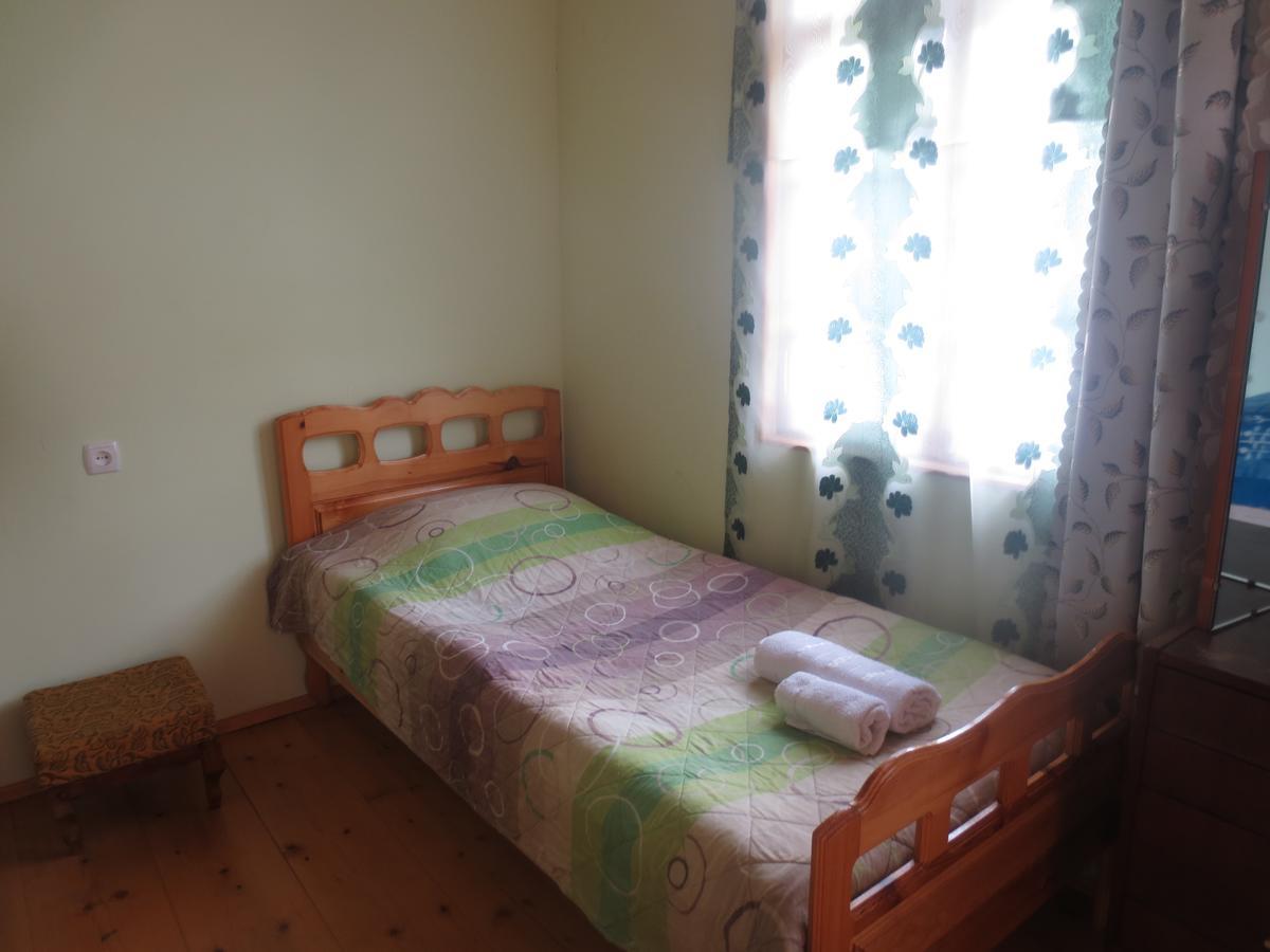 Irma Beso & Aleko Khergianis Guesthouse Mestia Buitenkant foto