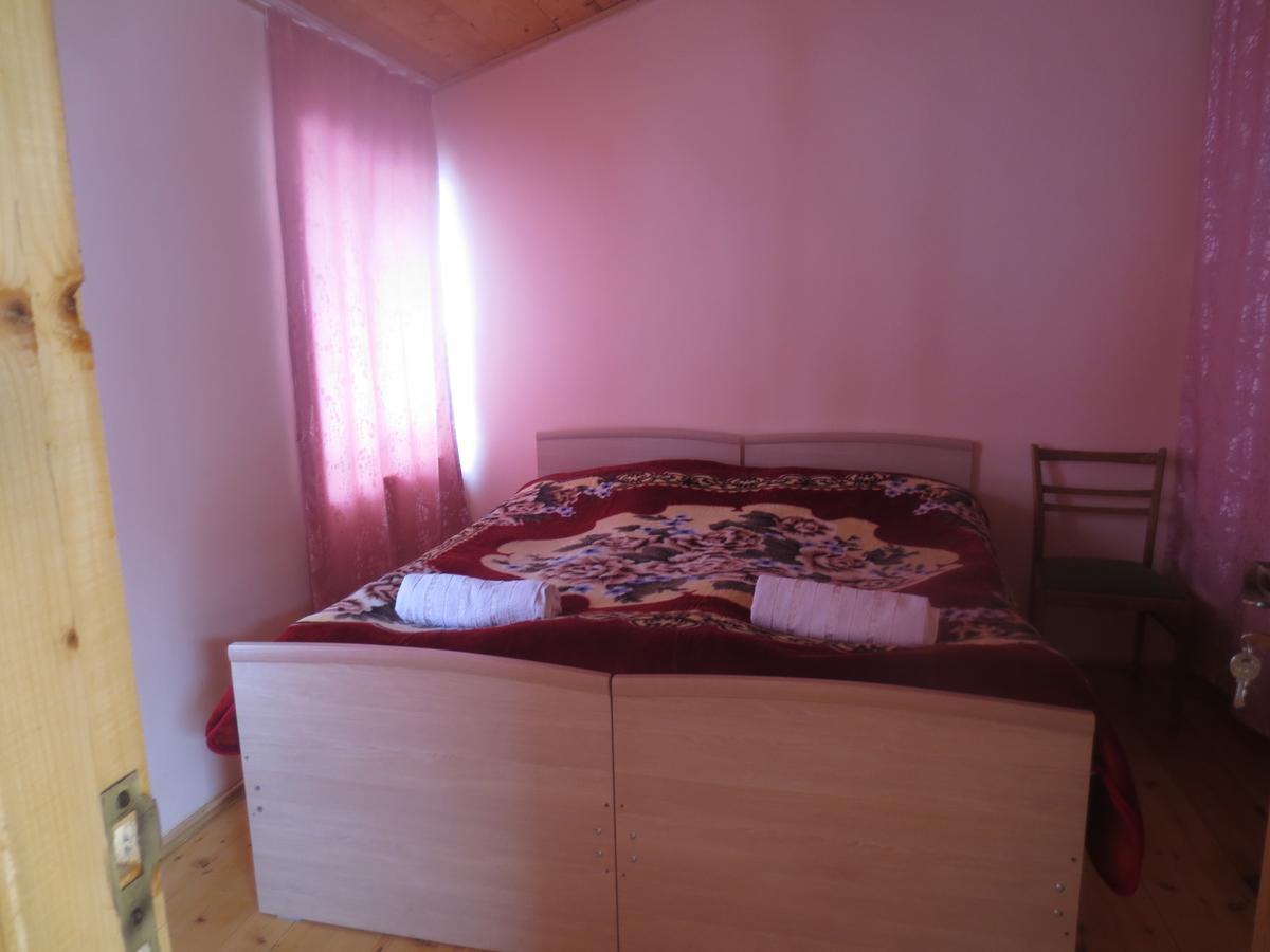 Irma Beso & Aleko Khergianis Guesthouse Mestia Buitenkant foto
